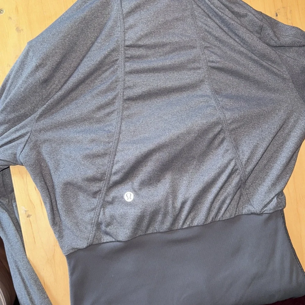 Lululemon Dance Studio Jacket III
Soot Light/Size 4 - Picture 7 of 8
